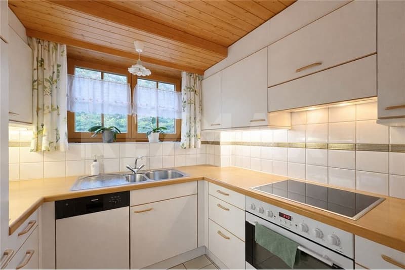 Nur einen Steinwurf vom See entfernt, 3.5-Zimmer-Erstwohnung mit Garage (8)