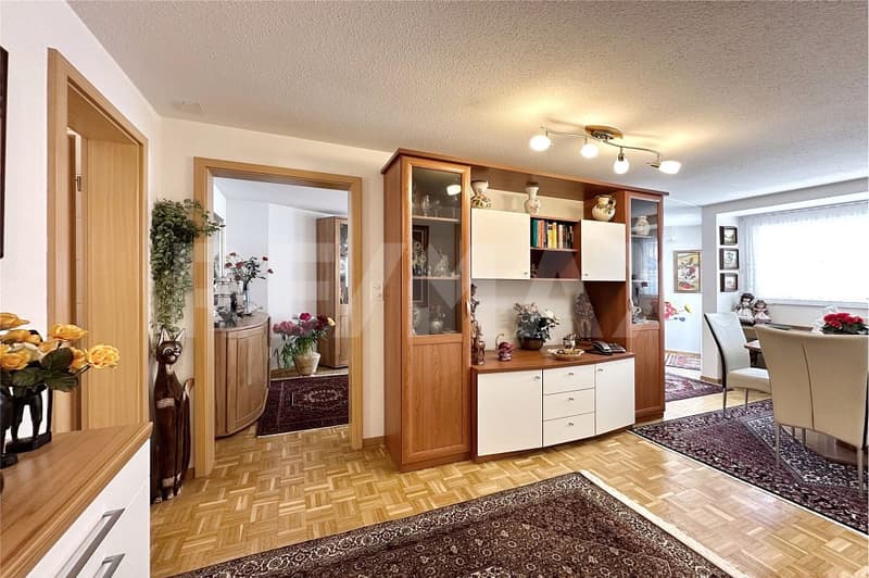 Über den Dächern zuhause - geräumige 2½-Zimmer-Wohnung mit Balkon und Bergsicht (4)