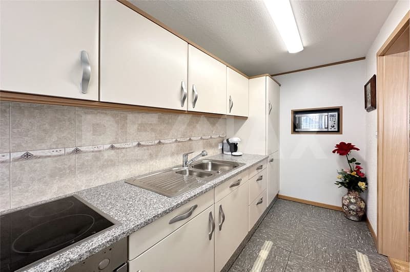 Geräumige 2½-Zimmer-Wohnung mit Balkon und Bergsicht - ideal zum Wohnen oder Vermieten (9)