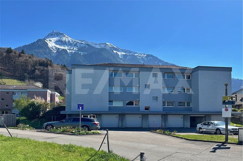 Über den Dächern zuhause - geräumige 2½-Zimmer-Wohnung mit Balkon und Bergsicht (3)