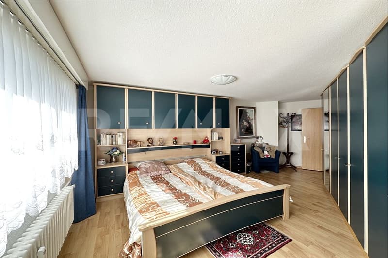Über den Dächern zuhause - geräumige 2½-Zimmer-Wohnung mit Balkon und Bergsicht (8)