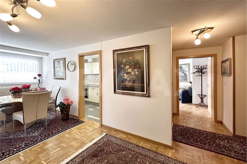 Geräumige 2½-Zimmer-Wohnung mit Balkon und Bergsicht - ideal zum Wohnen oder Vermieten (6)