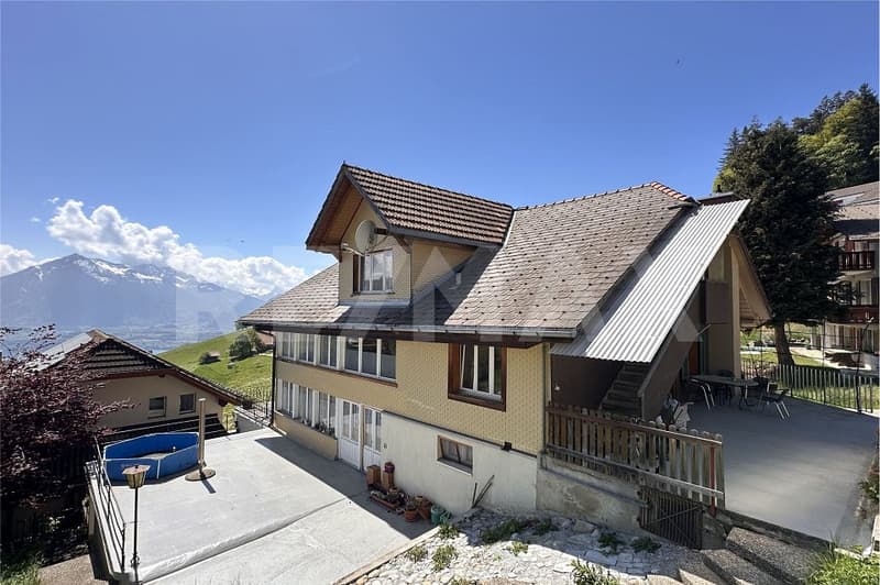 4-Familienhaus an ruhiger, sonniger Lage mit Weitsicht - Renditeobjekt (3)