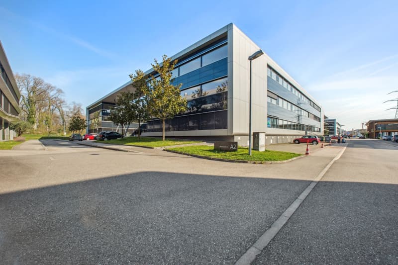 Bureaux à louer de 64 à 385 m² au cur de Terre Bonne (1)