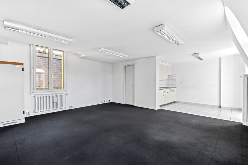 À LOUER : Bureau lumineux de 100 m²  Idéal pour professionnels de la santé (5)