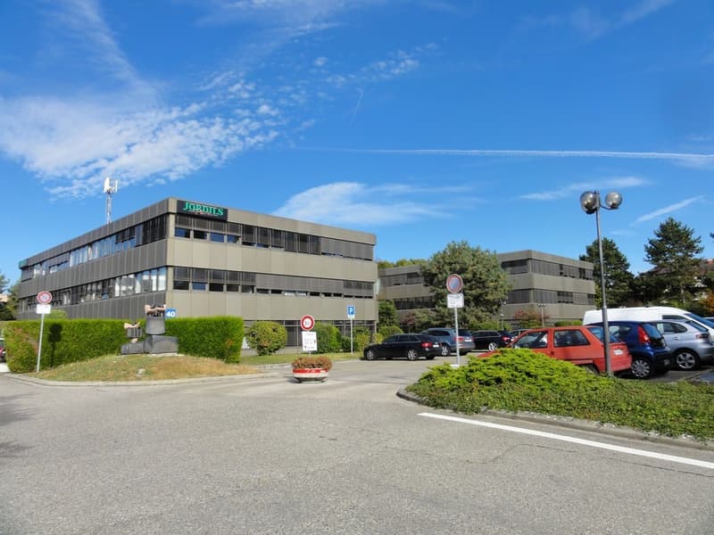 Surface aménagée de 275 m2 - Saint-Sulpice (1)