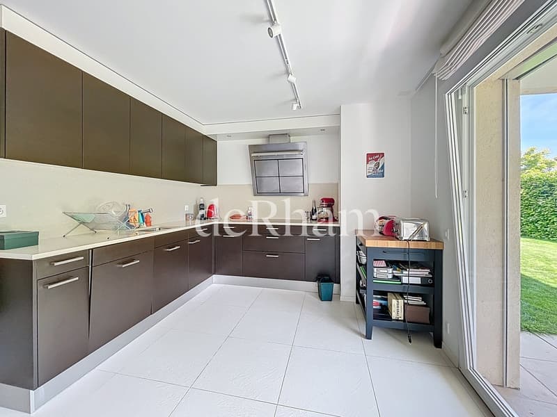 Spacieux appartement de 5.5 pièces avec terrasse et jardin privatif (2)