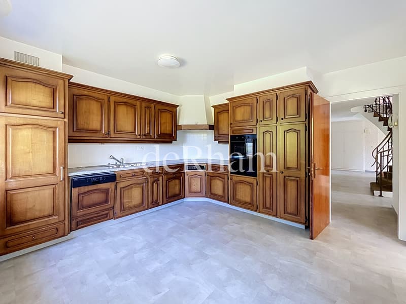 Bel appartement en duplex de 7 pièces avec jardin privatif! (3)