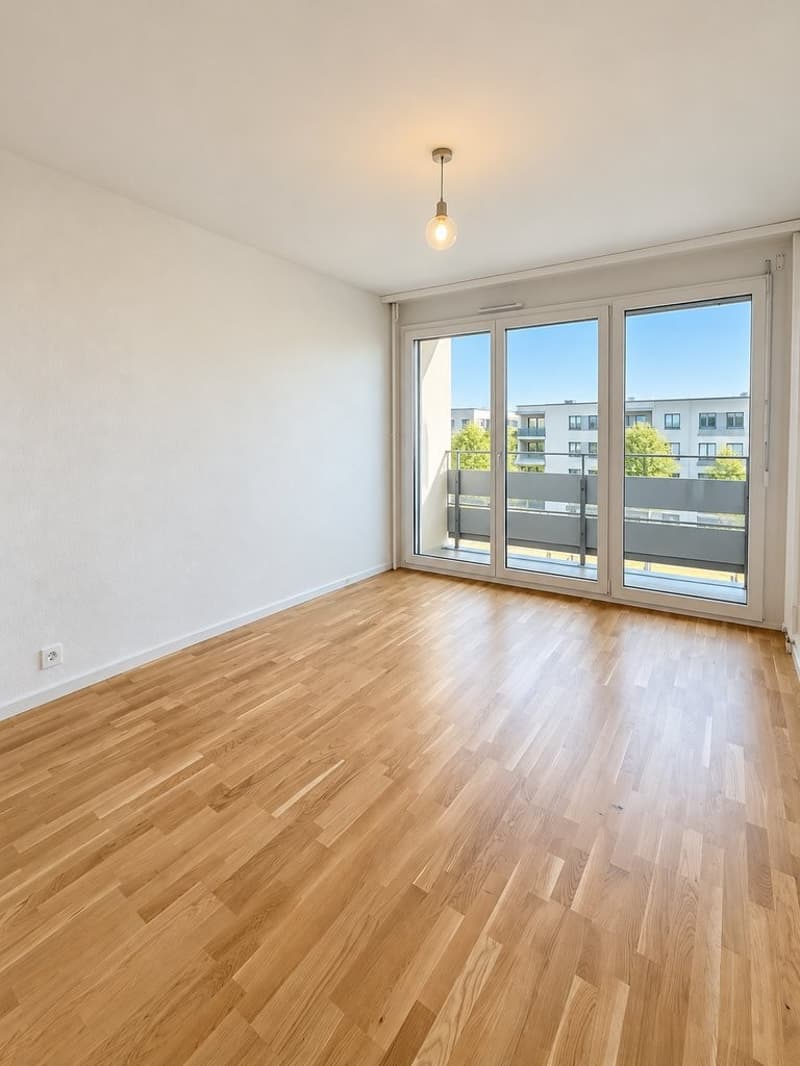 Interieur_moderne_avec_vue_sur_balcon.png