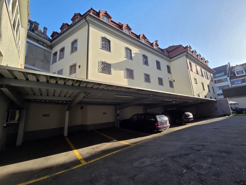 Überdachter Aussenabstellplatz in der St. Galler Innenstadt (1)
