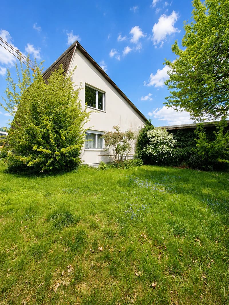 Freistehendes 5.5-Zimmer-Einfamilienhaus mit idyllischem Garten (1)
