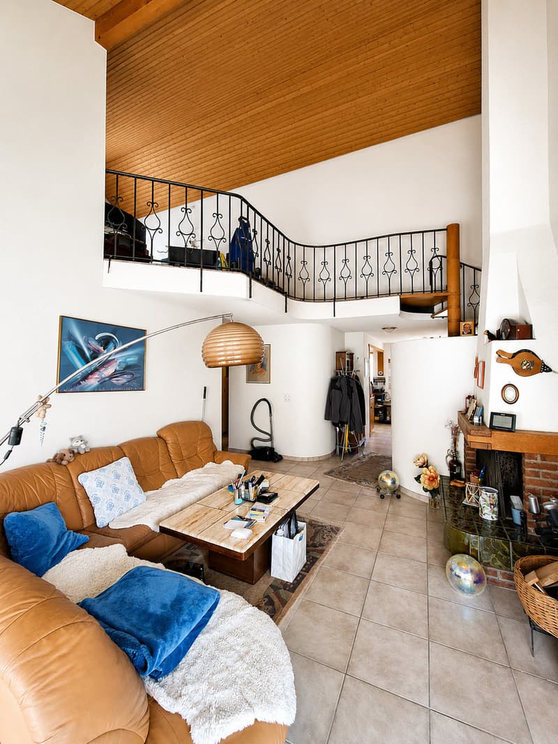 Charmante Maisonettewohnung mit Cheminée und Ausbaupotenzial (1)