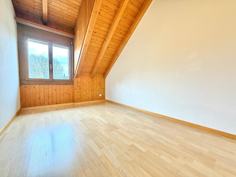 empty room, wooden ceiling, wooden walls, large window, wooden floor