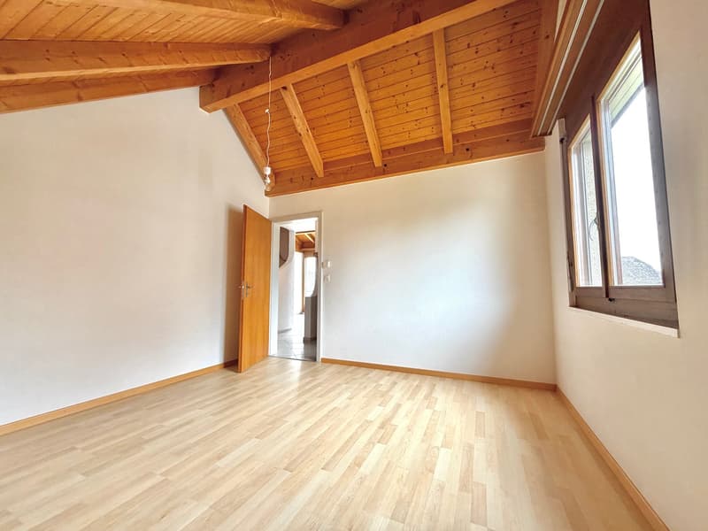 empty room, wooden floor, white walls, wooden ceiling, open door, window