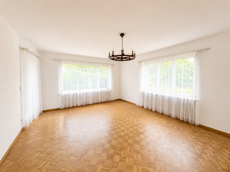 Freistehendes Einfamilienhaus mit viel Potenzial an zentraler, ruhiger Lage in Jegenstorf (6)