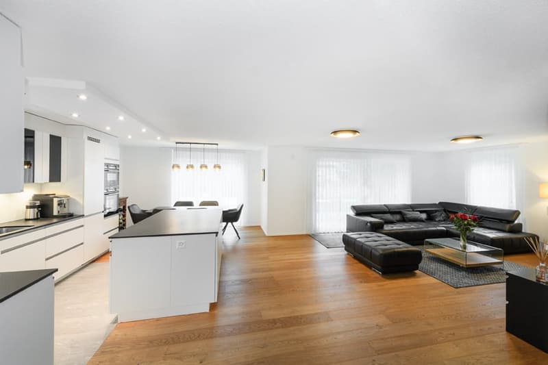 Modernes Einfamilienhaus mit grossem Garten und Pool an ruhiger, dennoch top erschlossener Lage (11)
