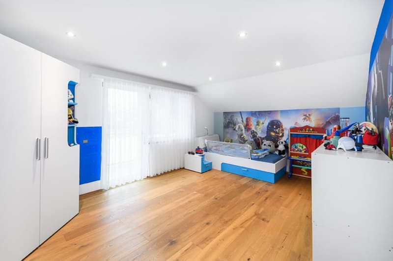 Modernes Einfamilienhaus mit grossem Garten und Pool an ruhiger, dennoch top erschlossener Lage (18)