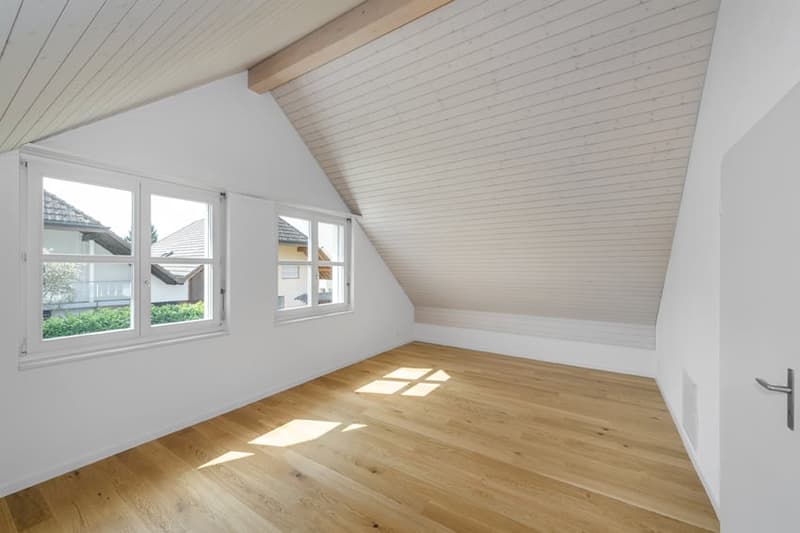 Freistehendes 5.5-Zimmer-Einfamilienhaus mit 901m² Grundstück und Ausbaupotential (15)