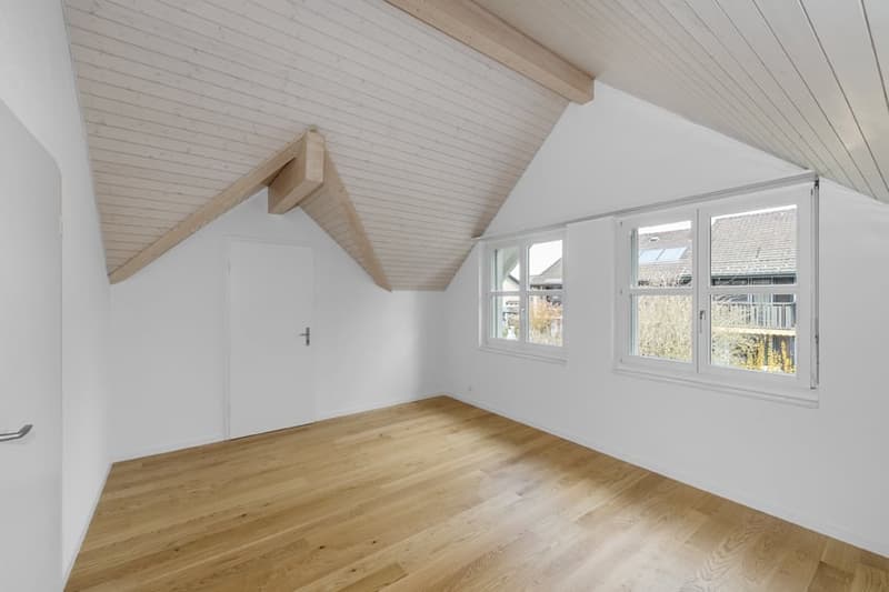 Freistehendes 5.5-Zimmer-Einfamilienhaus mit 901m² Grundstück und Ausbaupotential (16)