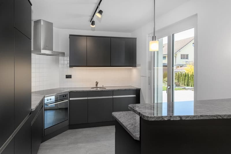 Freistehendes 5.5-Zimmer-Einfamilienhaus mit 901m² Grundstück und Ausbaupotential (6)