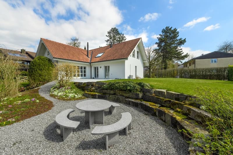 Freistehendes 5.5-Zimmer-Einfamilienhaus mit 901m² Grundstück und Ausbaupotential (26)
