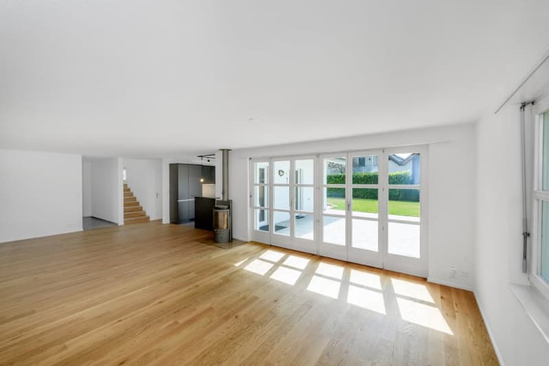 Freistehendes 5.5-Zimmer-Einfamilienhaus mit 901m² Grundstück und Ausbaupotential (4)