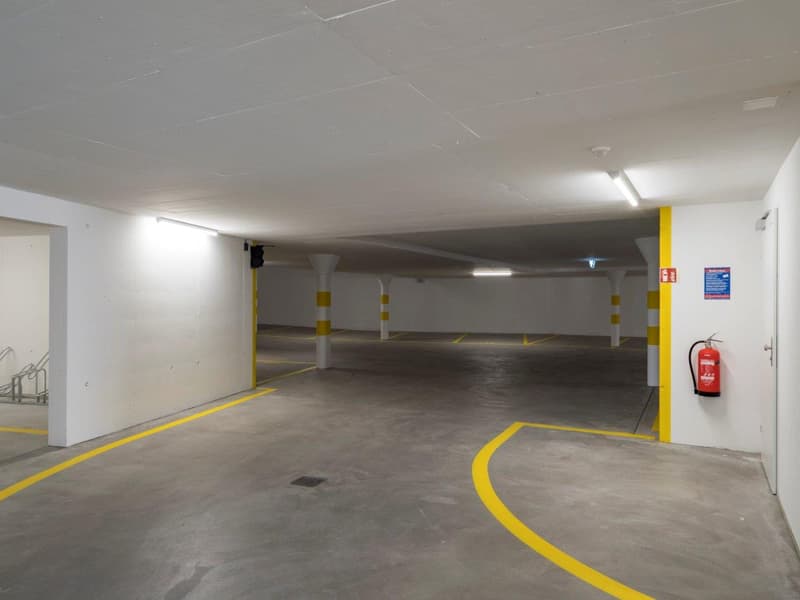 Tiefgaragenparkplatz überbreit zu vermieten auch nur Winter möglich (3)