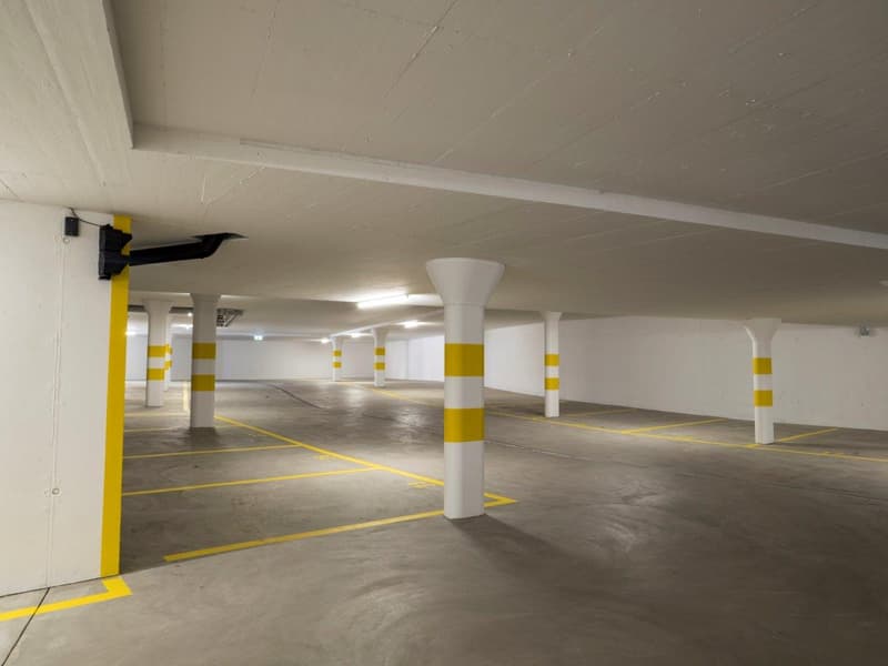 Tiefgaragenparkplatz überbreit zu vermieten auch nur Winter möglich (2)
