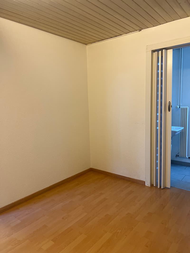 Studio rénové avec terasse à Moutier (2)