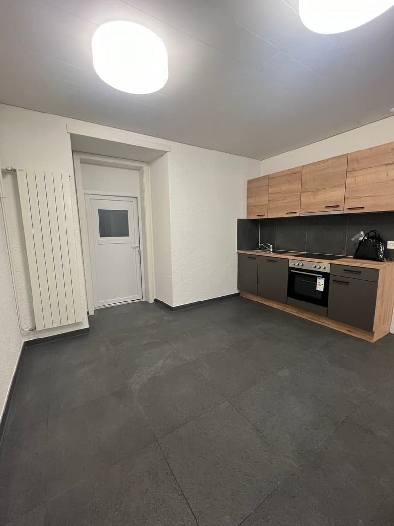 Loft/Bureau rénové au centre ville de Tramelan (2)