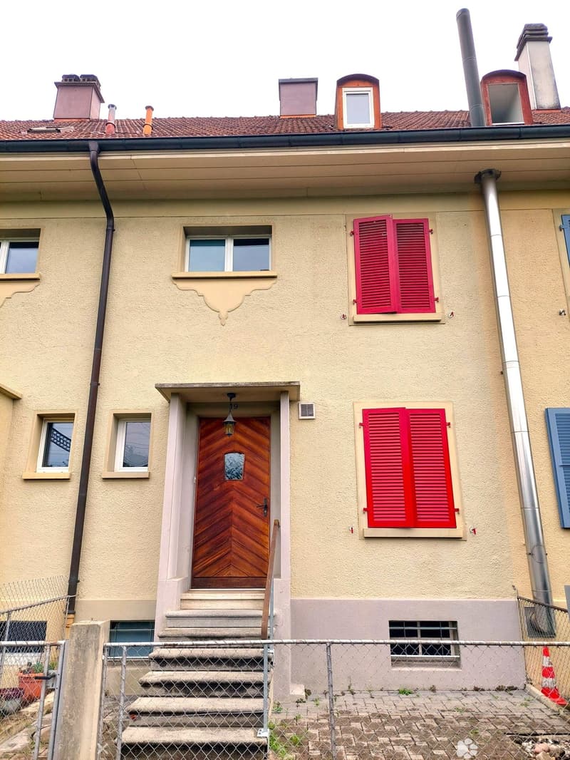 Charmantes 5-Zimmer-Reihenhaus mit Garage und Garten (2)