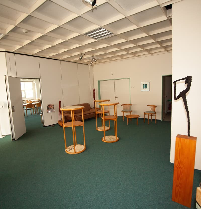 Équipement de bureau généreux dans un excellent emplacement de transport avec atrium (25)