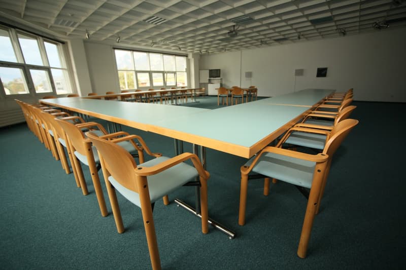 Équipement de bureau généreux dans un excellent emplacement de transport avec atrium (28)