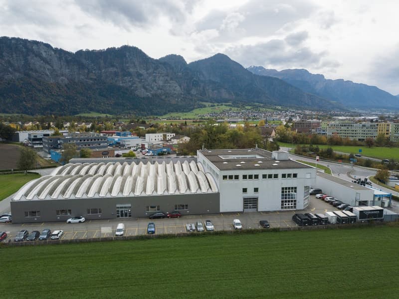 Équipement de bureau généreux dans un excellent emplacement de transport avec atrium (4)