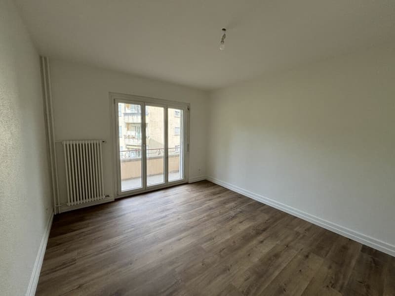 Appartement de 3 pièces entièrement rénové avec balcon (3)