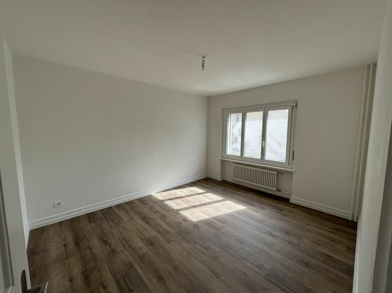 Appartement de 3 pièces entièrement rénové avec balcon (4)
