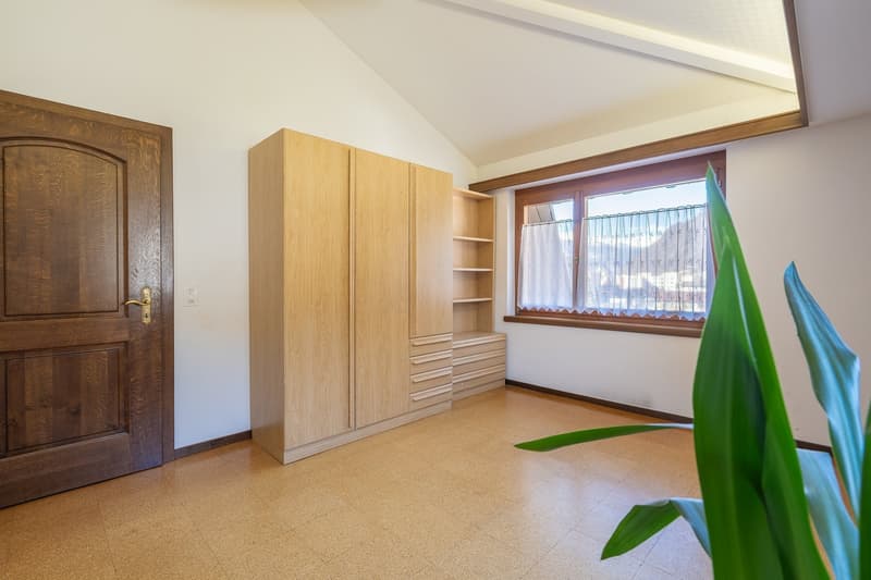 Grosszügige Attikawohnung mit Privatlift und sonniger Terrasse in Naters (8)