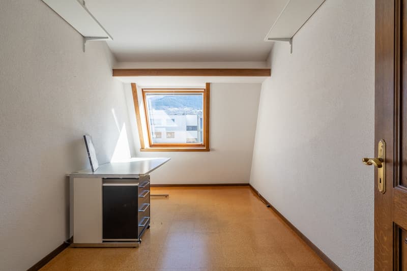 Grosszügige Attikawohnung mit Privatlift und sonniger Terrasse in Naters (13)