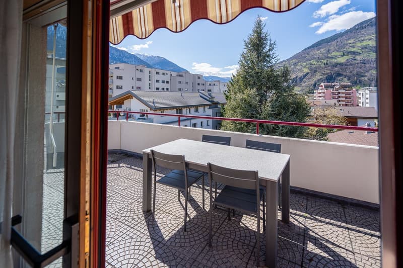 Grosszügige Attikawohnung mit Privatlift und sonniger Terrasse in Naters (43)