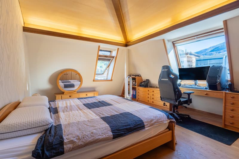 Grosszügige Attikawohnung mit Privatlift und sonniger Terrasse in Naters (12)