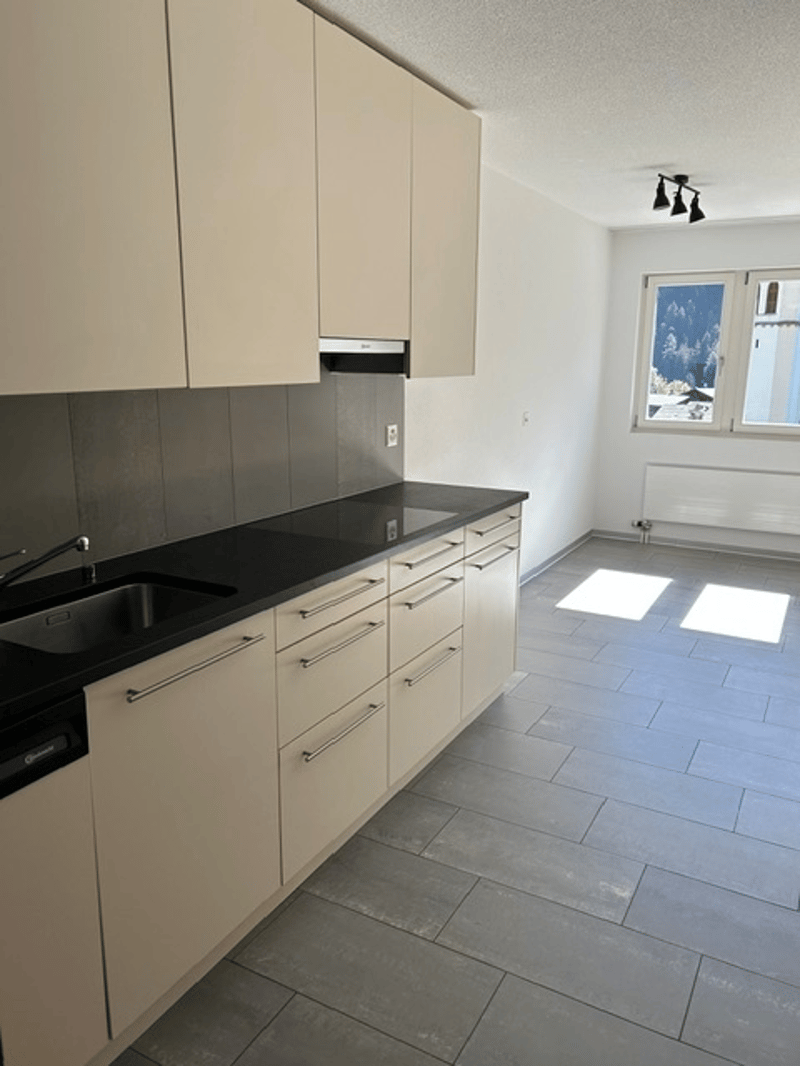Helle 3-Zimmer-Wohnung mit Bergblick in Lax (2)
