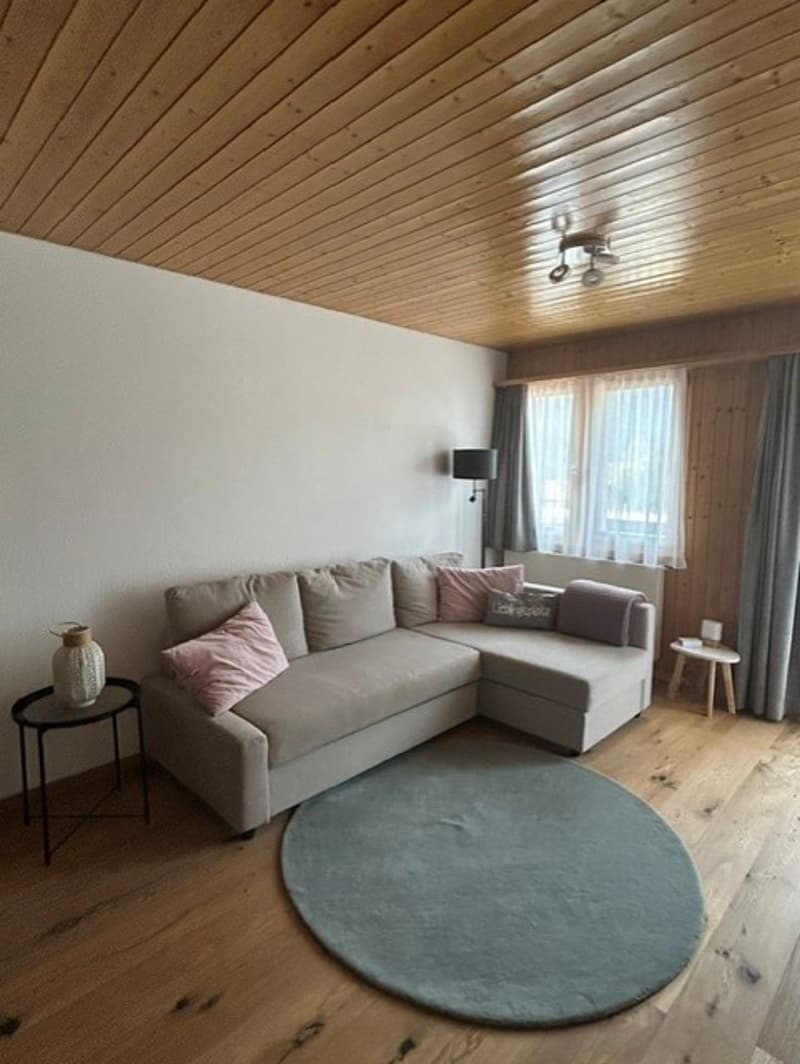 Gemütliche 2.5-Zimmer-Wohnung mit Balkon und schöner Aussicht in Lax (2)