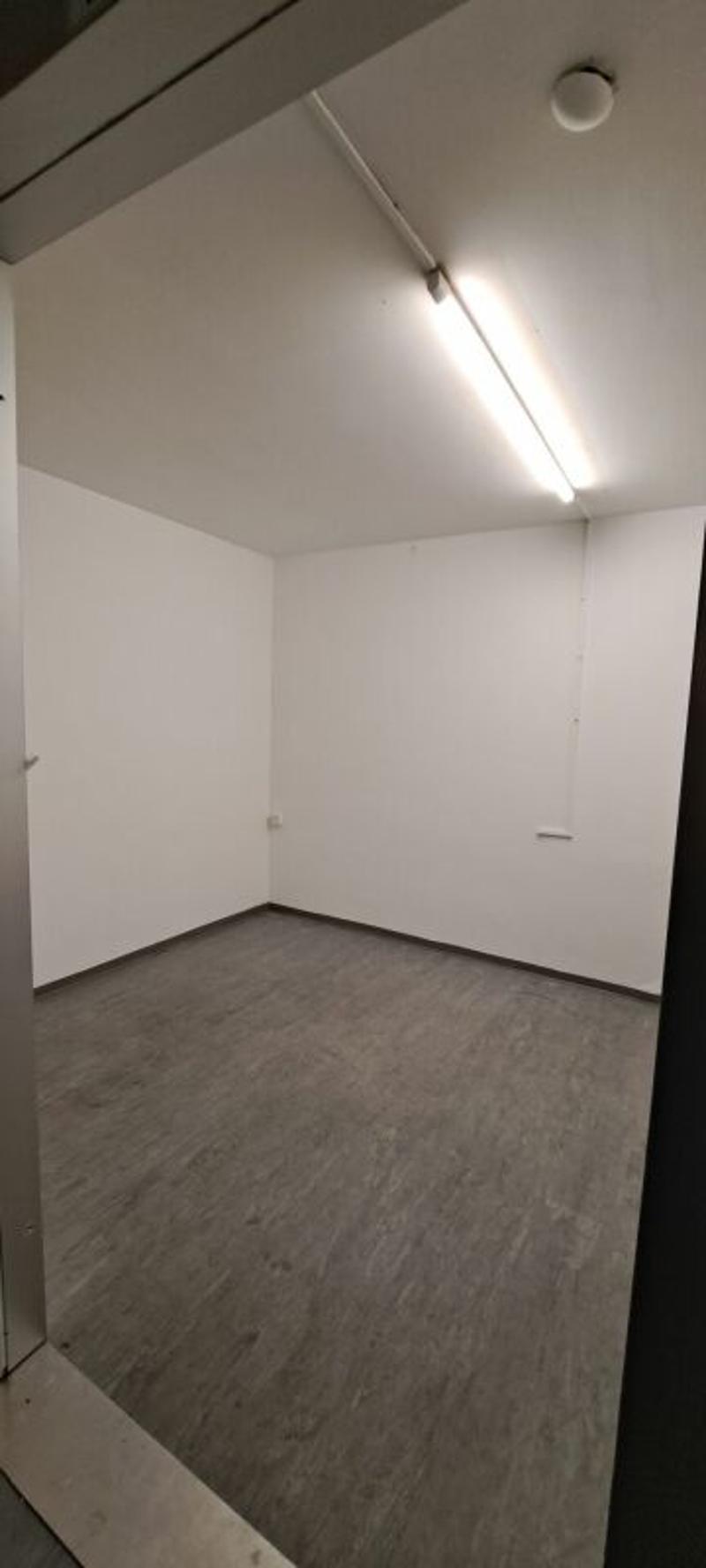 Bienne, grande surface commerciale de 5.5 pièces située au rez-de-chaussée dans une zone fréquentée (8)