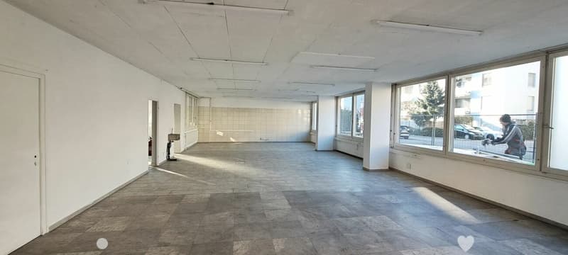 Bienne, grande surface commerciale de 5.5 pièces située au rez-de-chaussée dans une zone fréquentée (3)
