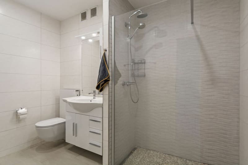 St-Imier, bel appartement rénové de 3.5 pces avec balcon et garage (7)