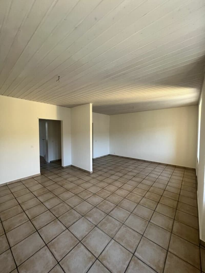 Tramelan, spacieux et lumineux appartement de 3.5 pièces avec balcon (4)