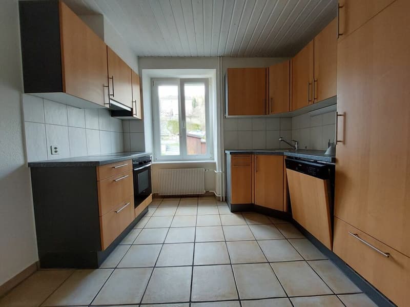 Tramelan, spacieux et lumineux appartement de 3.5 pièces avec balcon (2)