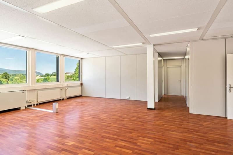 St-Blaise, surface commerciale de 186 m2 avec places de parc (4)