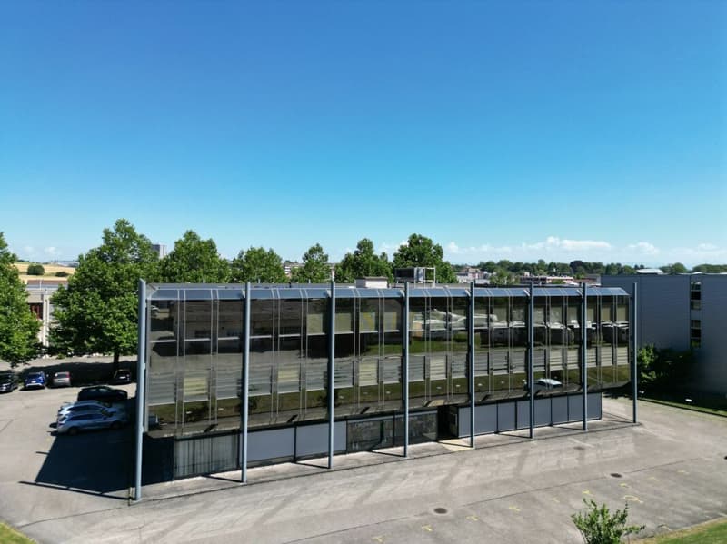 St-Blaise, surface commerciale de 50 m2 avec places de parc (4)