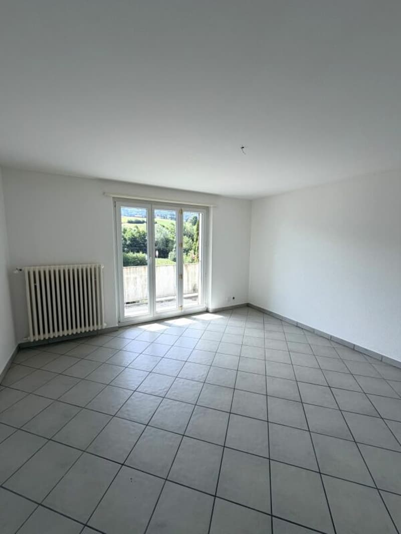 Tavannes, joli logement de 2.5 pièces rénové au 1er étage avec balcons (4)